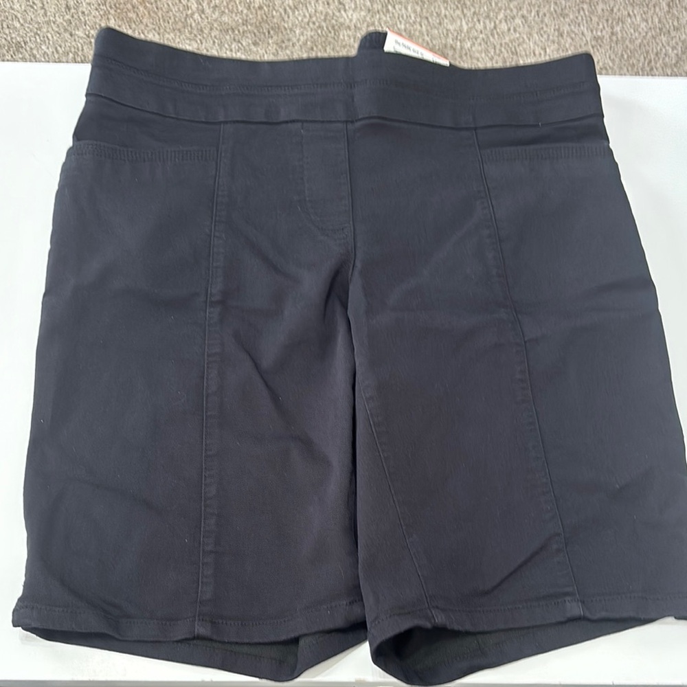 Westbound Women's Black Bermuda Shorts